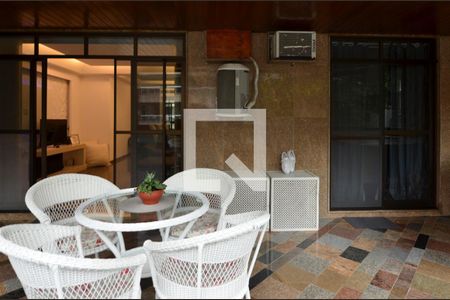 Apartamento à venda com 112m², 2 quartos e 1 vagaVaranda da sala 