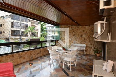 Apartamento à venda com 112m², 2 quartos e 1 vagaVaranda da sala 