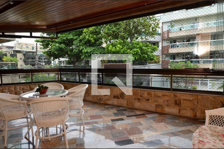 Apartamento à venda com 112m², 2 quartos e 1 vagaVaranda da sala 