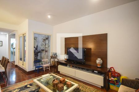 Sala de Tv de casa de condomínio à venda com 3 quartos, 263m² em Jardim Viana, São Paulo