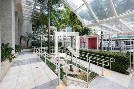 Apartamento à venda com 38m², 1 quarto e 1 vaga Apartamento à venda com 38m², 1 quarto e 1 vagaÁrea comum - Entrada do condomínio