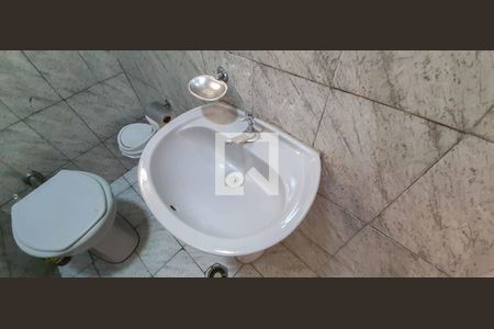 Casa à venda com 148m², 3 quartos e 2 vagas Casa à venda com 148m², 3 quartos e 2 vagasBanheiro