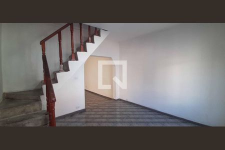 escadas de casa para alugar com 3 quartos, 148m² em Bandeiras, Osasco