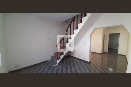 escadas de casa para alugar com 3 quartos, 148m² em Bandeiras, Osasco