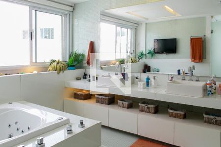 Apartamento à venda com 340m², 4 quartos e 4 vagasBanheiro Suíte 4