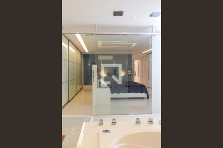 Apartamento à venda com 340m², 4 quartos e 4 vagasBanheiro Suíte 4