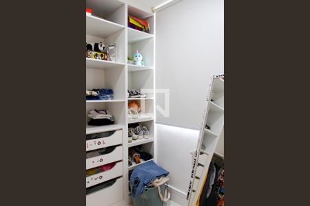 Apartamento à venda com 340m², 4 quartos e 4 vagasCloset Suíte 2