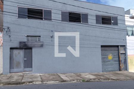 Casa à venda com 130m², 3 quartos e 4 vagas Casa à venda com 130m², 3 quartos e 4 vagasFachada