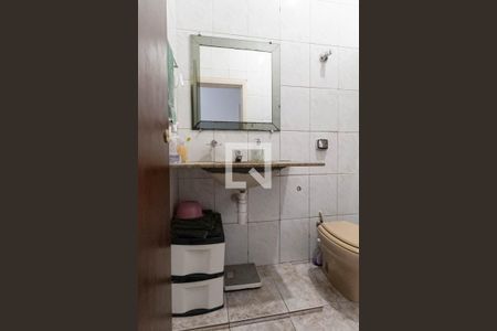 Casa à venda com 130m², 3 quartos e 4 vagas Casa à venda com 130m², 3 quartos e 4 vagasCasa 1 - Banheiro social