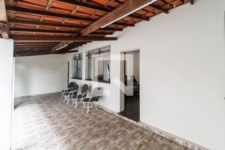 Casa à venda com 130m², 3 quartos e 4 vagas Casa à venda com 130m², 3 quartos e 4 vagasCasa 1 - Varanda
