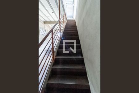 Casa à venda com 130m², 3 quartos e 4 vagas Casa à venda com 130m², 3 quartos e 4 vagasEscada