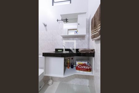 Casa à venda com 130m², 3 quartos e 4 vagas Casa à venda com 130m², 3 quartos e 4 vagasCasa 2 - Banheiro social