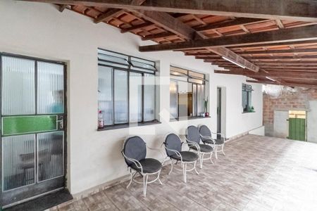 Casa à venda com 130m², 3 quartos e 4 vagas Casa à venda com 130m², 3 quartos e 4 vagasCasa 1 - Varanda