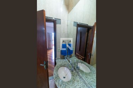 Casa à venda com 315m², 4 quartos e 9 vagasBanheiro da Suíte