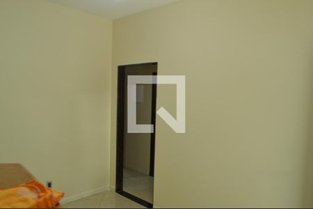 Sala de casa de condomínio para alugar com 2 quartos, 82m² em Taquara, Rio de Janeiro