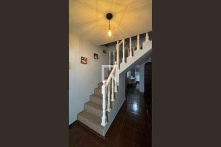 Casa à venda com 300m², 8 quartos e 3 vagas Casa à venda com 300m², 8 quartos e 3 vagasCasa 2 Escada