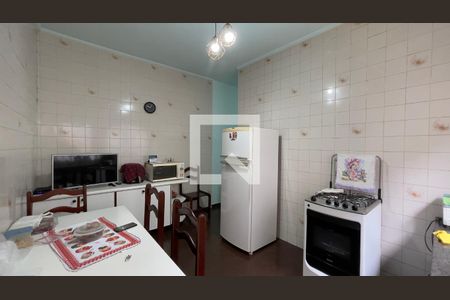 Casa à venda com 300m², 8 quartos e 3 vagas Casa à venda com 300m², 8 quartos e 3 vagasCasa 1 Cozinha