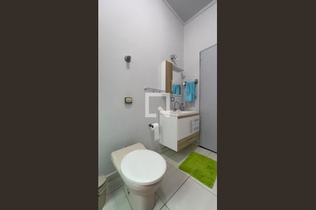 Casa à venda com 300m², 8 quartos e 3 vagas Casa à venda com 300m², 8 quartos e 3 vagasCasa 1 Banheiro