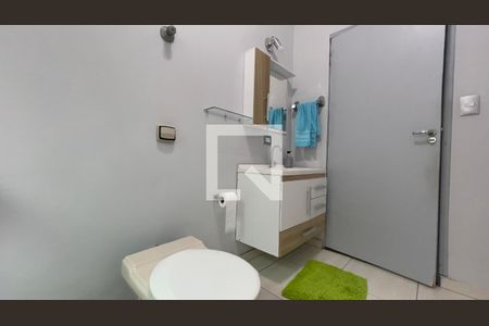 Casa à venda com 300m², 8 quartos e 3 vagas Casa à venda com 300m², 8 quartos e 3 vagasCasa 1 Banheiro