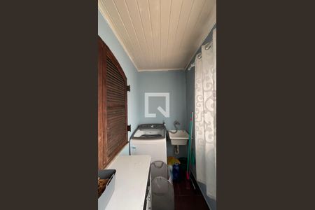 Casa à venda com 300m², 8 quartos e 3 vagas Casa à venda com 300m², 8 quartos e 3 vagasCasa 2 Área de Serviço