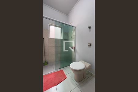 Casa à venda com 300m², 8 quartos e 3 vagas Casa à venda com 300m², 8 quartos e 3 vagasCasa 1 Banheiro