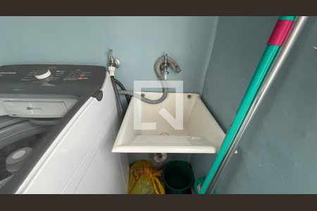 Casa à venda com 300m², 8 quartos e 3 vagas Casa à venda com 300m², 8 quartos e 3 vagasCasa 2 Área de Serviço