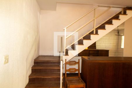Escada de casa para alugar com 3 quartos, 174m² em Santo Amaro, São Paulo