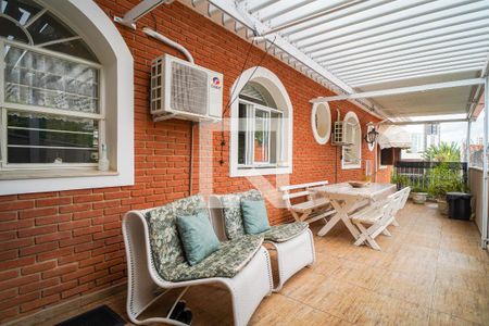 Casa para alugar com 327m², 3 quartos e 5 vagasQuintal