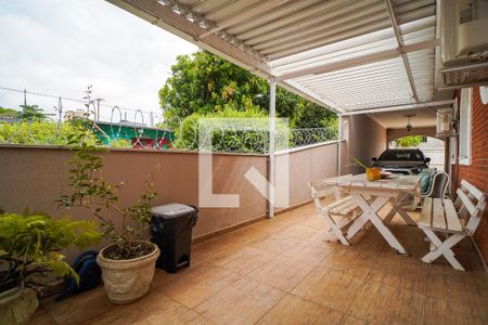 Casa para alugar com 327m², 3 quartos e 5 vagasQuintal