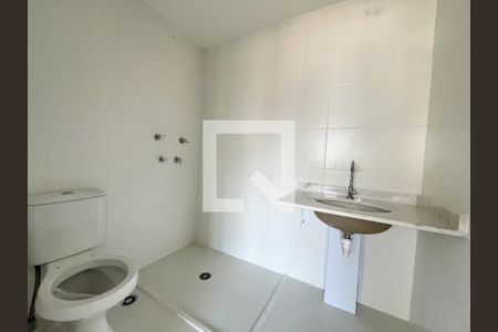 Banheiro  de kitnet/studio para alugar com 1 quarto, 28m² em Mirandópolis, São Paulo