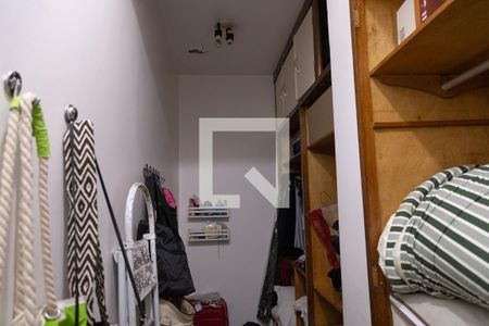 Casa à venda com 350m², 4 quartos e 3 vagas Casa à venda com 350m², 4 quartos e 3 vagasCloset do quarto 1