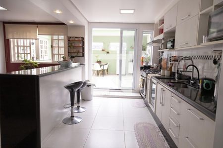 Casa à venda com 350m², 4 quartos e 3 vagas Casa à venda com 350m², 4 quartos e 3 vagasCozinha