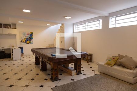 Casa à venda com 350m², 4 quartos e 3 vagas Casa à venda com 350m², 4 quartos e 3 vagasÁrea comum