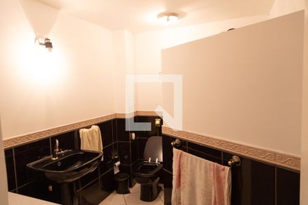 Casa à venda com 350m², 4 quartos e 3 vagas Casa à venda com 350m², 4 quartos e 3 vagasBanheiro Social