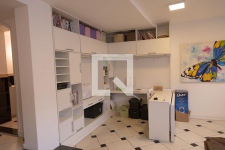 Casa à venda com 350m², 4 quartos e 3 vagas Casa à venda com 350m², 4 quartos e 3 vagasÁrea comum