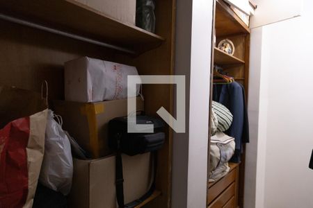 Casa à venda com 350m², 4 quartos e 3 vagas Casa à venda com 350m², 4 quartos e 3 vagasCloset do quarto 1