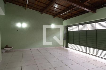 Casa à venda com 350m², 4 quartos e 3 vagas Casa à venda com 350m², 4 quartos e 3 vagasGaragem