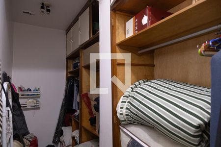 Casa à venda com 350m², 4 quartos e 3 vagas Casa à venda com 350m², 4 quartos e 3 vagasCloset do quarto 1