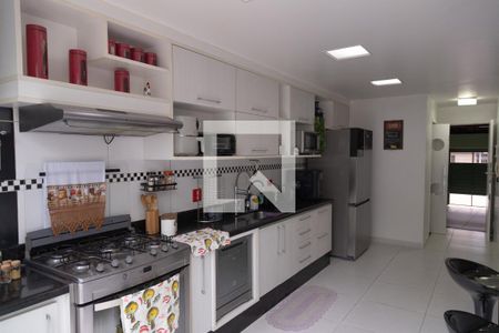 Casa à venda com 350m², 4 quartos e 3 vagas Casa à venda com 350m², 4 quartos e 3 vagasCozinha
