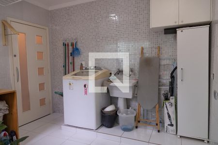 Casa à venda com 350m², 4 quartos e 3 vagas Casa à venda com 350m², 4 quartos e 3 vagasÁrea de Serviço