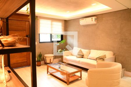 Sala de casa de condomínio para alugar com 3 quartos, 150m² em Parque Rincão, Cotia