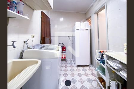 Casa à venda com 106m², 2 quartos e 1 vagaÁrea de serviço 