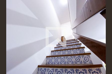 Casa à venda com 106m², 2 quartos e 1 vagaEscada 