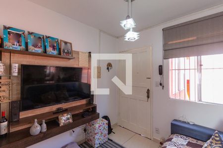 Sala de apartamento para alugar com 3 quartos, 60m² em Conjunto Habitacional Presidente Castelo Branco, Carapicuíba