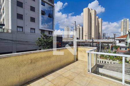 Casa à venda com 200m², 2 quartos e 2 vagas Casa à venda com 200m², 2 quartos e 2 vagasTerraço
