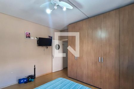 Casa à venda com 200m², 2 quartos e 2 vagas Casa à venda com 200m², 2 quartos e 2 vagasSuíte