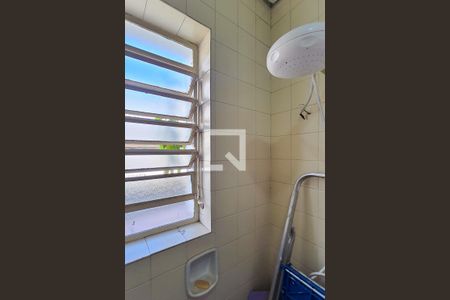 Casa à venda com 200m², 2 quartos e 2 vagas Casa à venda com 200m², 2 quartos e 2 vagasBanheiro