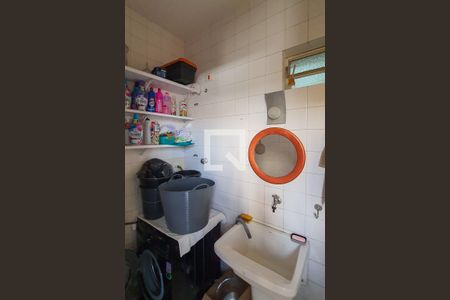 Casa à venda com 200m², 2 quartos e 2 vagas Casa à venda com 200m², 2 quartos e 2 vagasLavanderia