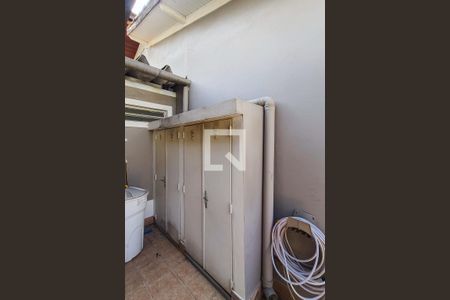 Casa à venda com 200m², 2 quartos e 2 vagas Casa à venda com 200m², 2 quartos e 2 vagasQuintal