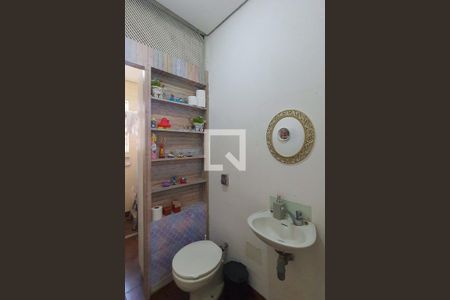 Casa à venda com 200m², 2 quartos e 2 vagas Casa à venda com 200m², 2 quartos e 2 vagasBanheiro